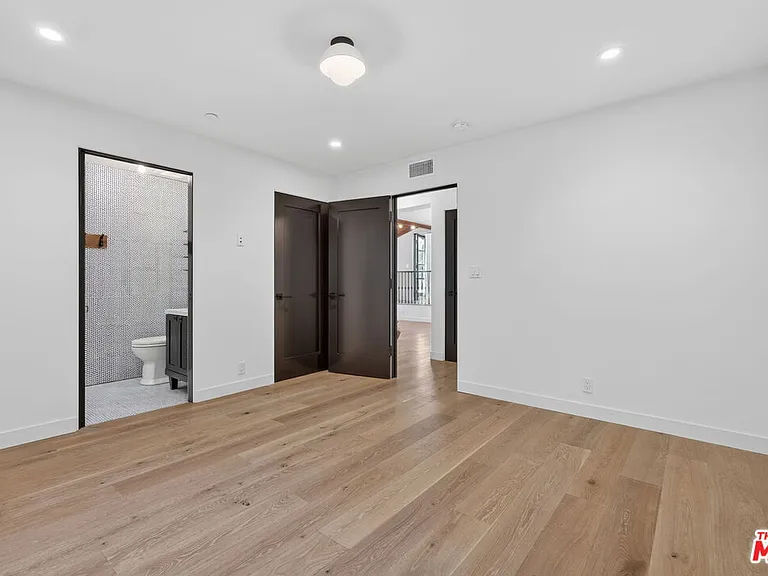 729 N Bedford Dr — Photo 30