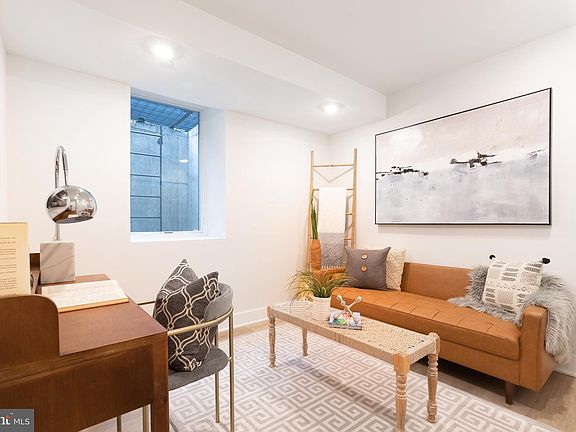 5th image of 1836 E York St #101