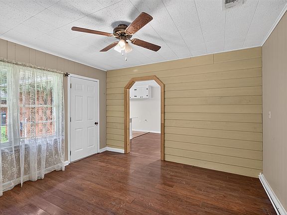 5th image of 305 8th St NE