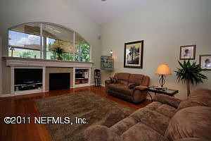 4th image of 625 Bonaire Cir
