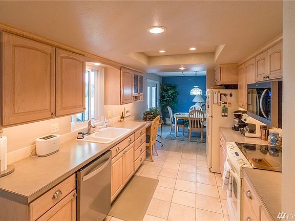 3rd image of 3104 Longinaker Dr SE
