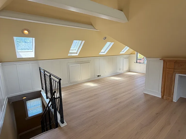 1122 E Westminster Ave — Photo 14