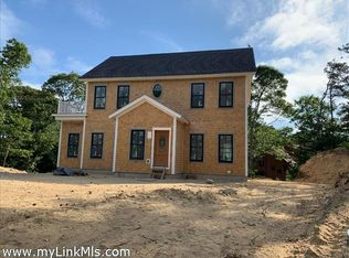15 Chapde Ln, Tisbury, MA 02568