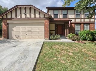 573 Enchanted Pkwy, Ballwin, MO 63021