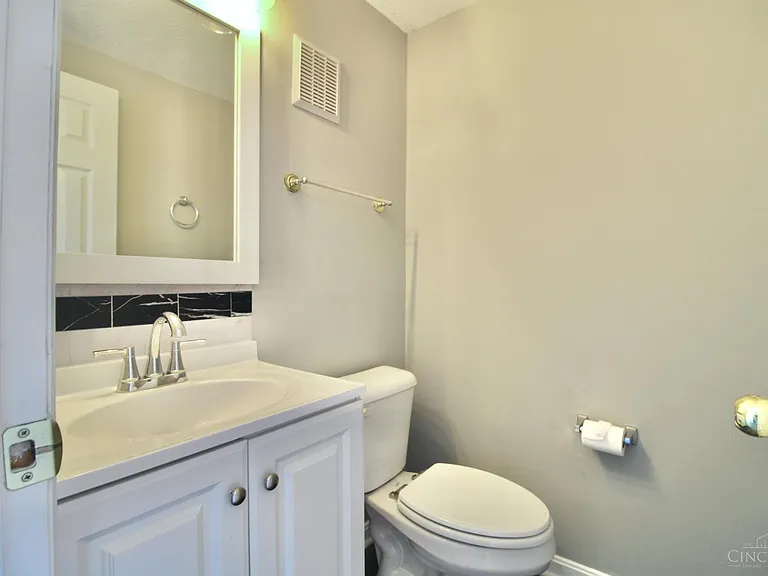512 Glencoe Ct — Photo 8