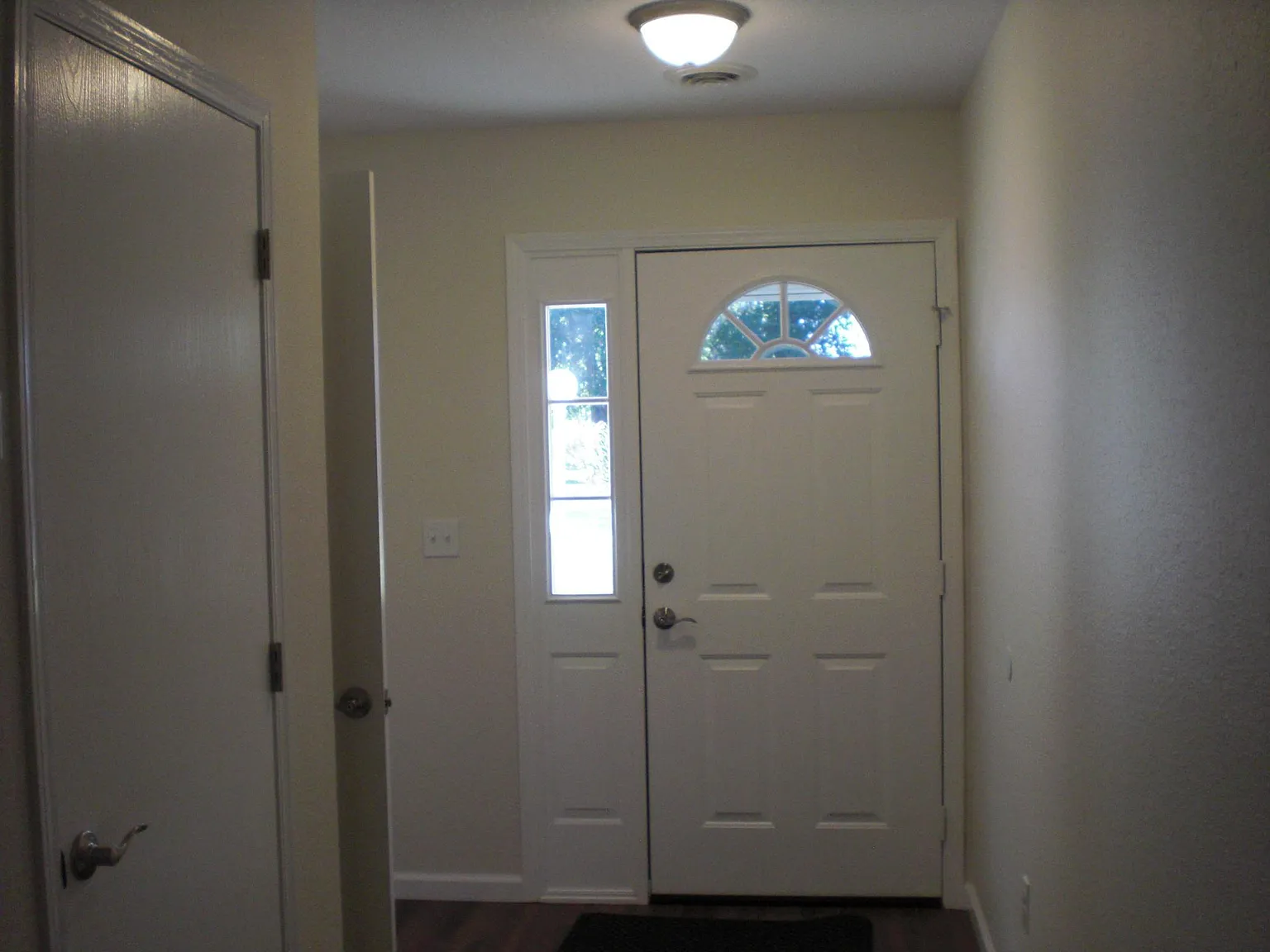 2 bed, 1.5 bath, 1300 sqft, $1,300 — Photo 4
