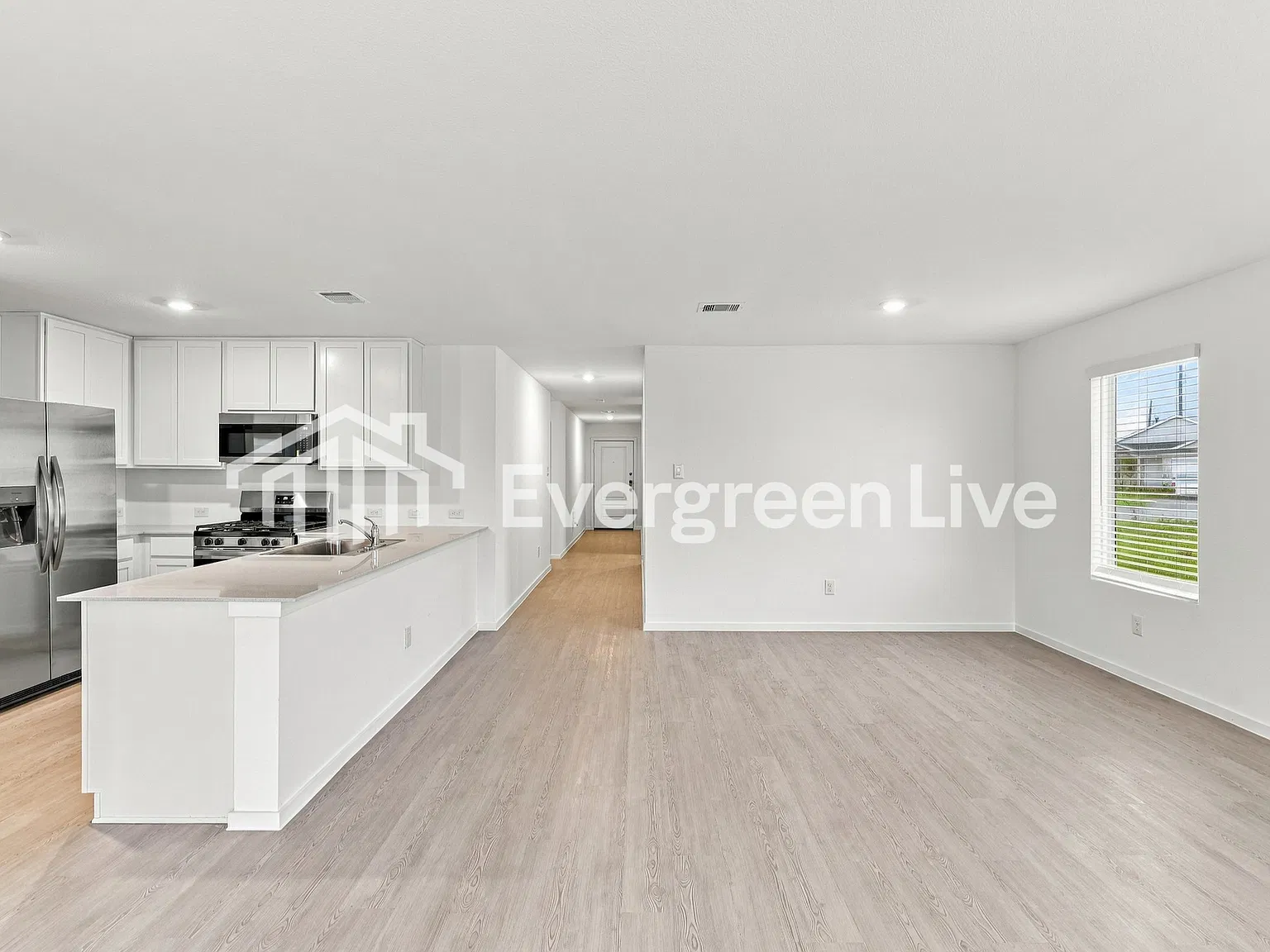 4 bed, 2.0 bath, 1676 sqft, $1,850 — Photo 2