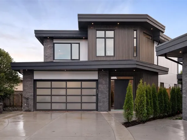 2295 Adela Pl, Sidney, BC V8L 1R1