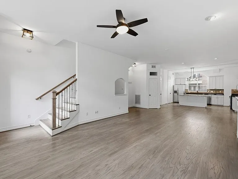 110 E Detering St — Photo 5
