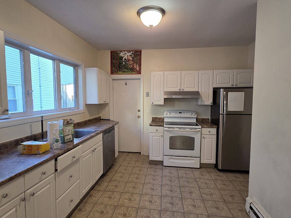 1st image of 304 Fellsway W Floor 1