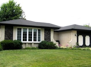 302 S Meier Rd, Mount Prospect, IL 60056