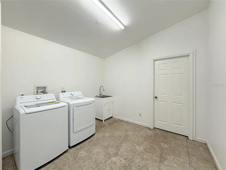2827 Sanctuary Ln — Photo 56