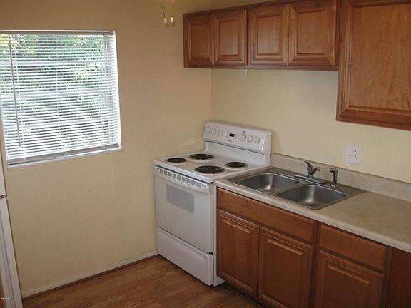4th image of 350 Woodland Ave APT 15