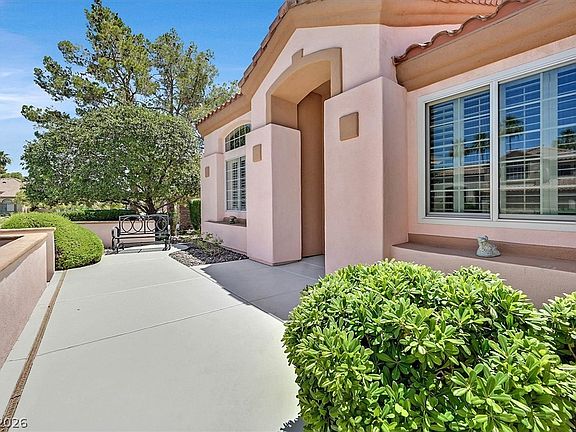 2nd image of 1925 Spyglass Dr