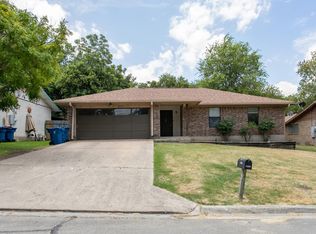 1305 Donna Kay Dr, Kerrville, TX 78028