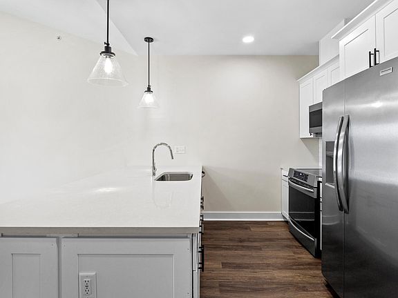 5th image of 200 Dunnwood Green Ln #210