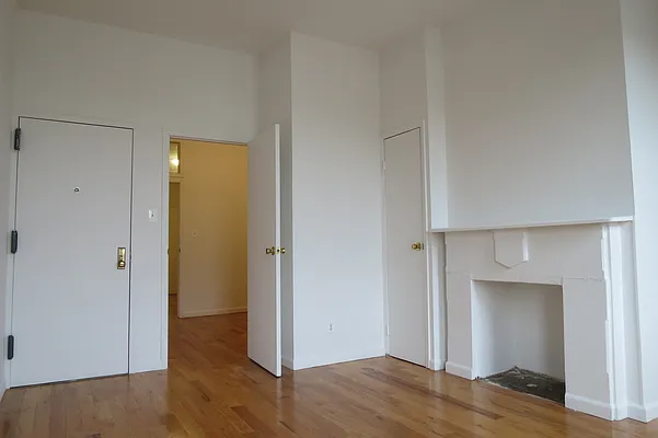 Rented by Roth Realty Management LLC | media 14