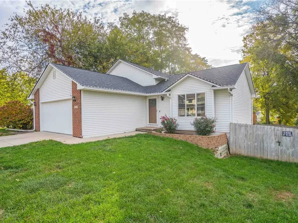 2405 Riverwoods Ave, Des Moines, IA 50320