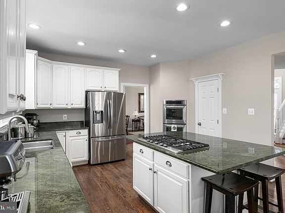 5th image of 806 Sherlin Ln