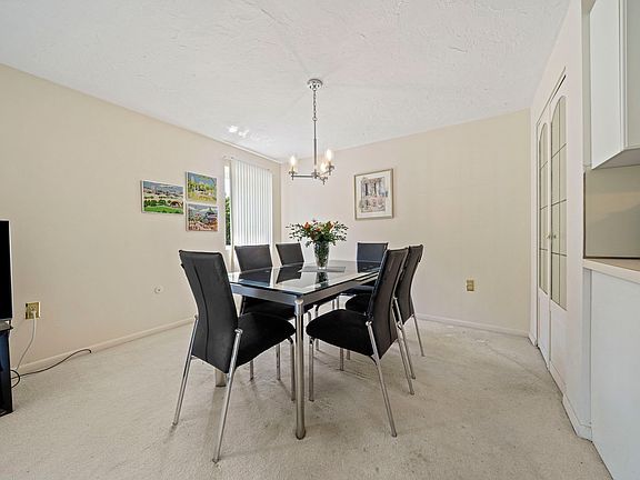 4th image of 459 Willard St Unit 202