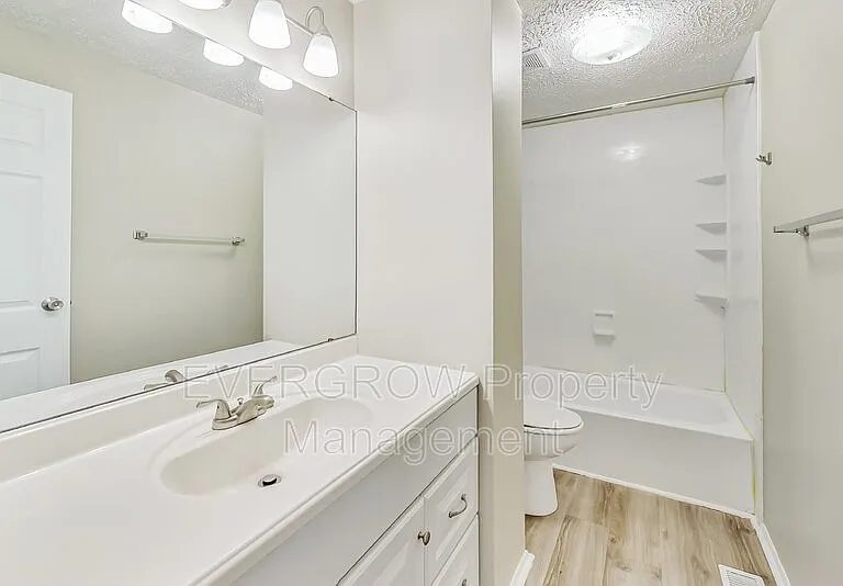 5310 Shelbyville Rd — Photo 18