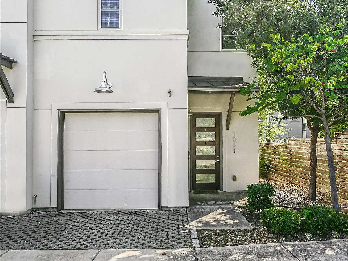 Building Photo - 803 E Park Ave #106