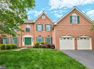 2859 Cherry Branch Ln, Herndon, VA 20171