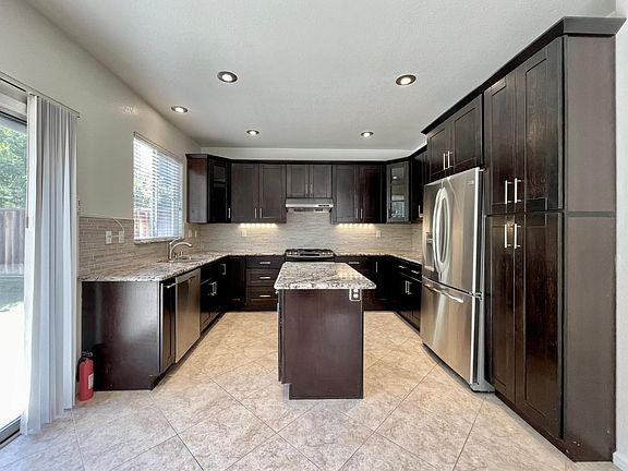 5th image of 136 Ayer Ln