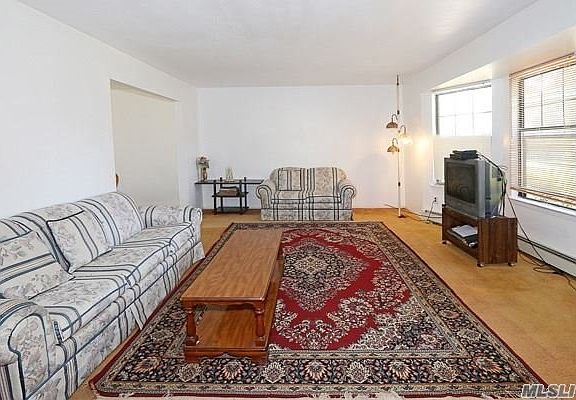 2nd image of 8 Whispering Pines Ct