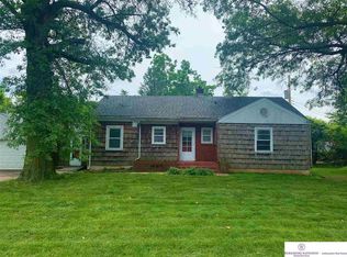 8055 Keystone Dr, Omaha, NE 68134