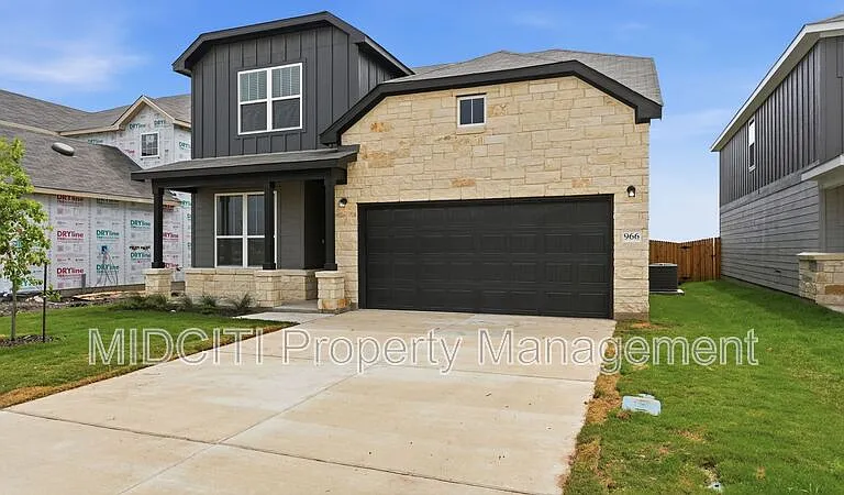 966 Bluegrass Point #NEW BRAUNFELS — Photo 2