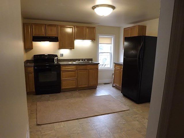 2nd image of 28 E Main St
