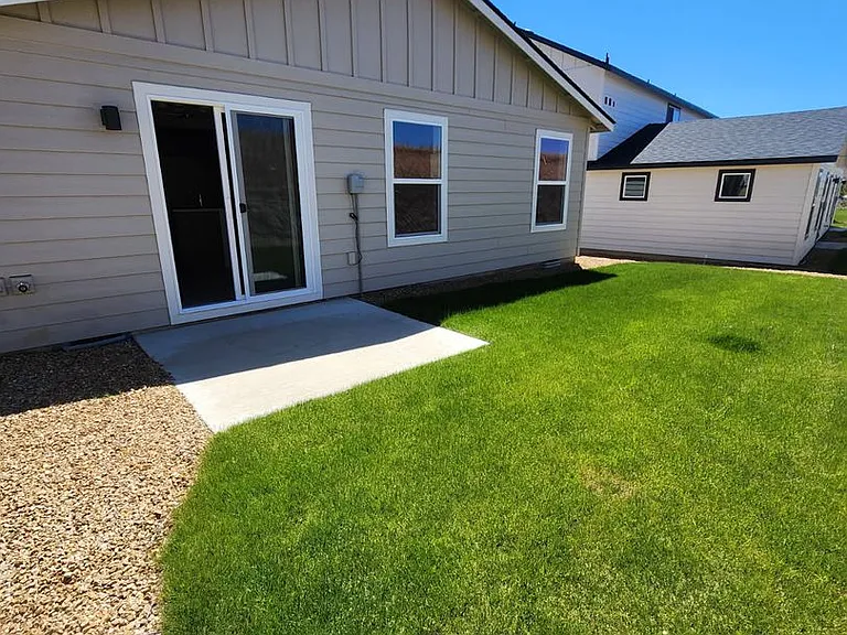 918 SE Starview Ave — Photo 10