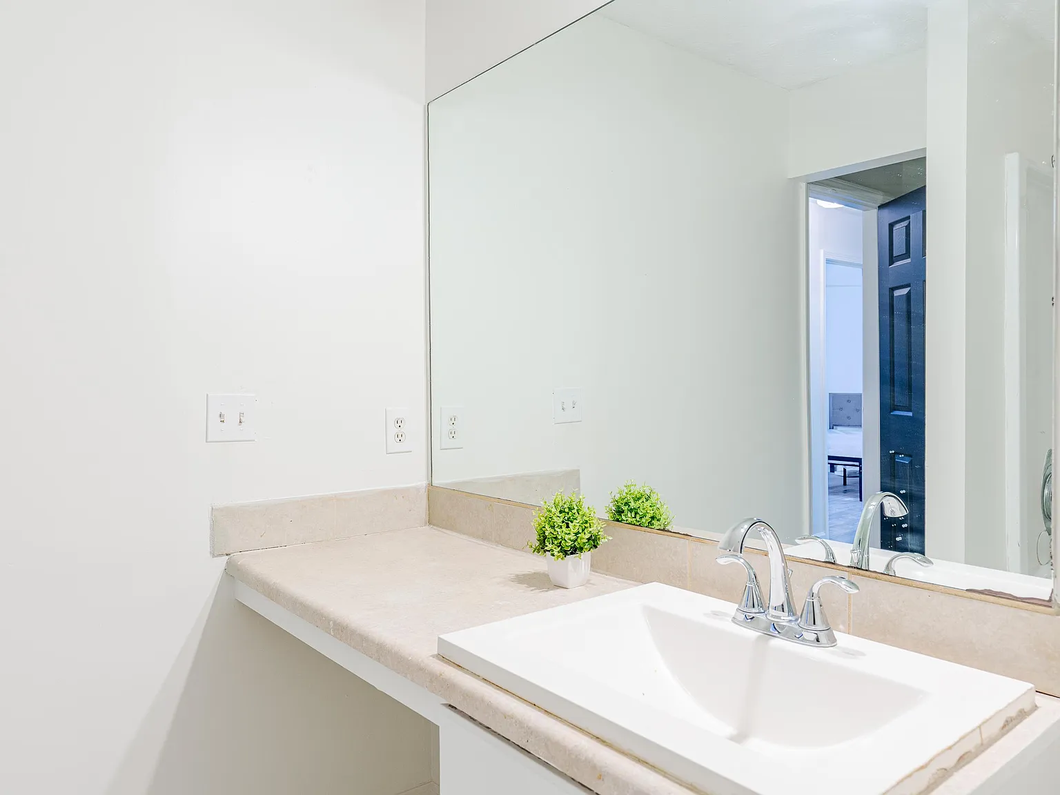 4 bed, 3.0 bath, 1456 sqft, $719 — Photo 4