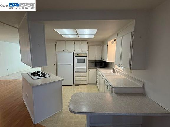 5th image of 477 Santa Monica