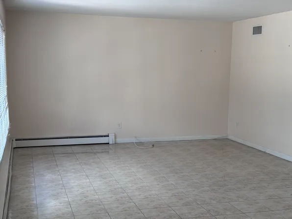 494 Catherine St, Fort Lee, NJ 07024