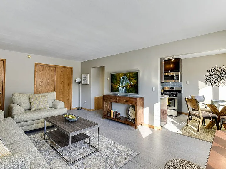 Edina Galleria Flats - 7008 Sandell Avenue