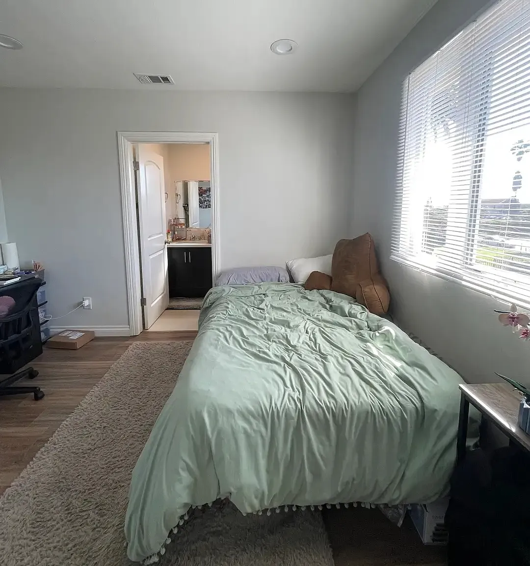 5 bed, 1750 sqft, $1,349 — Photo 3