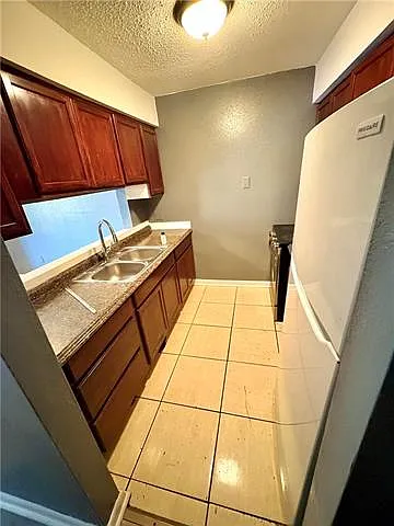 4 bed, 2.0 bath, 1220 sqft, $1,850 — Photo 4