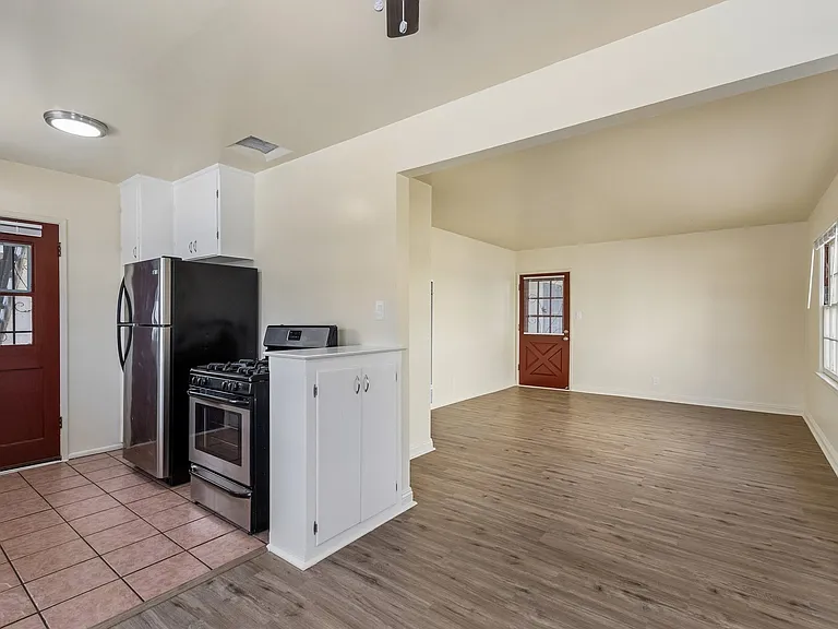 1325 E Wilson Ave #3 — Photo 7