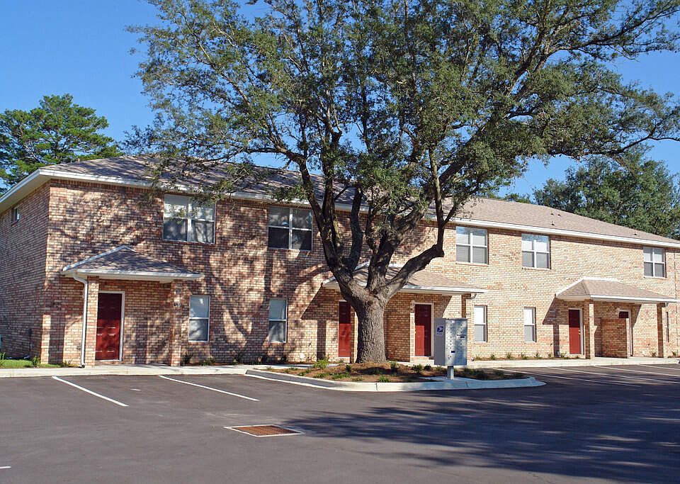 1st image of 718 Palm Blvd N #1