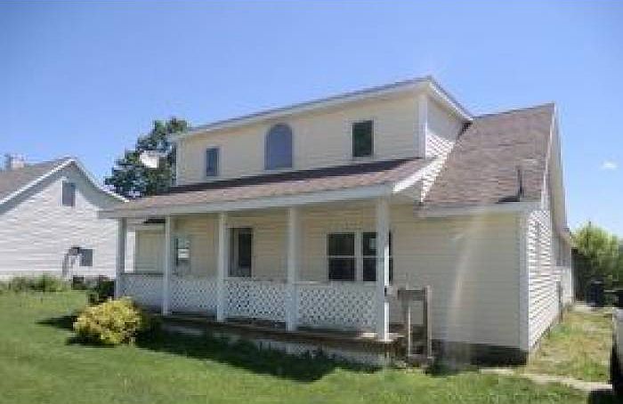 5 bedrooms 2 baths