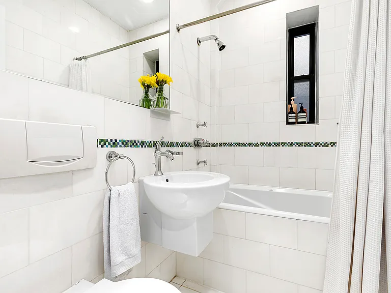 210 W 20th St #3RW — Photo 7