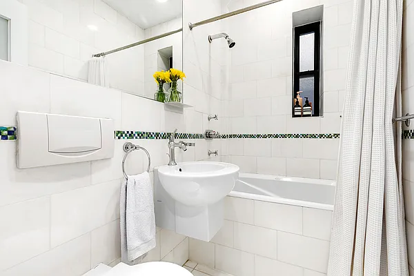 Bathroom, photo 1