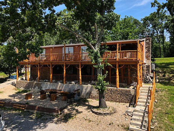 4th image of 156 Lakeridge Road