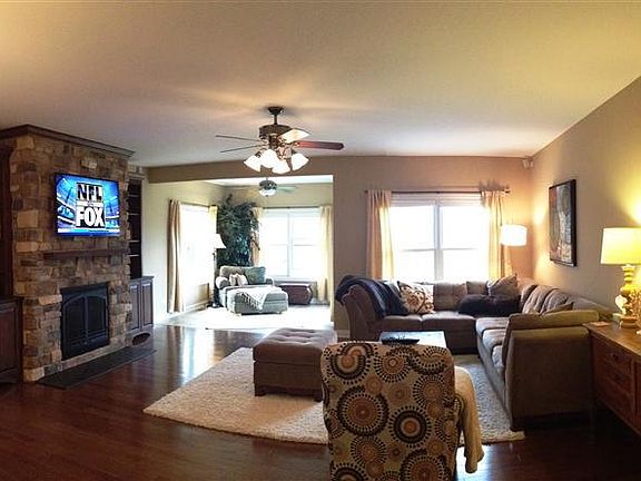 3rd image of 9380 W 107th Pl