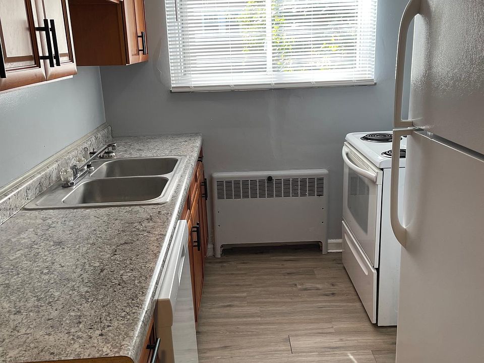 1st image of 1123 Amsterdam Rd #4