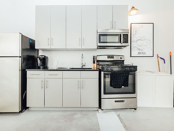 2nd image of 619 Hancock St #2