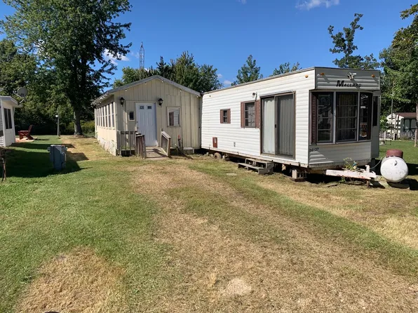 20/37 Woodhaven Dr E, Sublette, IL 61367