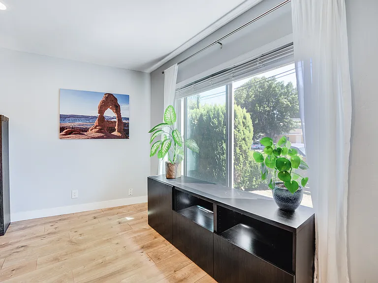530 Kirtright St — Photo 13